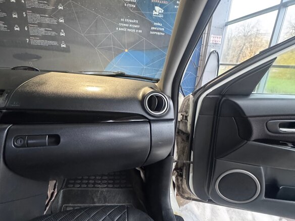2008 Mazda 3 I (BK) Рестайлинг, белый, 350000 рублей - вид 14