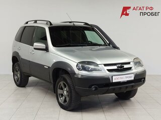 2017 Chevrolet Niva I Рестайлинг, серебристый, 841000 рублей, вид 3