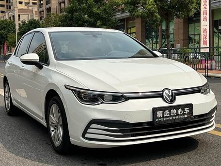 2023 Volkswagen Golf VIII, белый, 1600000 рублей, вид 3