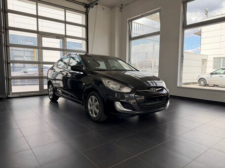 2012 Hyundai Solaris I, чёрный, 600000 рублей, вид 1