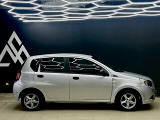 2009 Chevrolet Aveo I Рестайлинг, серебристый, 380000 рублей, вид 3