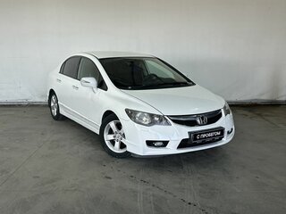 2010 Honda Civic VIII Рестайлинг, белый, 815000 рублей, вид 3
