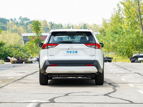 2025 Toyota RAV4 V (XA50), белый, 3950000 рублей, вид 5