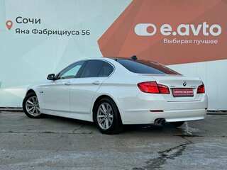 2013 BMW 5 серии 525d xDrive VI (F10/F11/F07), белый, 2300000 рублей, вид 4