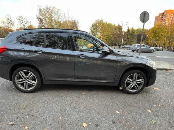 2018 BMW X1 20i xDrive II (F48), серый, 3500000 рублей - вид 5