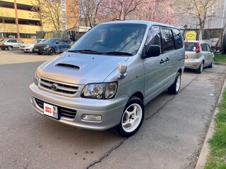 1997 Toyota Town Ace Noah III, серебристый, 700000 рублей, вид 1