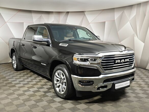 2023 Ram 1500 Crew Cab V, чёрный, 8351000 рублей - вид 2
