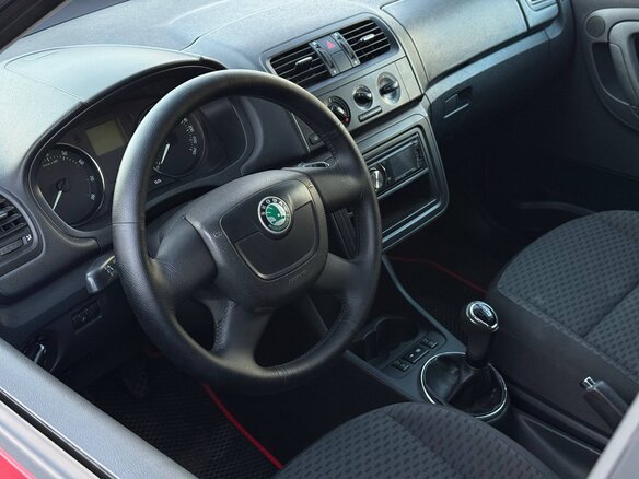 2011 Skoda Fabia II Рестайлинг, красный, 600000 рублей - вид 5