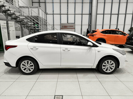 2020 Hyundai Solaris II Рестайлинг, белый, 1150000 рублей, вид 4