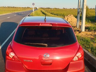 2012 Nissan Tiida I Рестайлинг, красный, 850000 рублей, вид 4