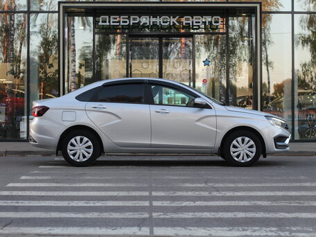 2024 Lada (ВАЗ) Vesta I Рестайлинг (NG), серебристый, 1295000 рублей, вид 4
