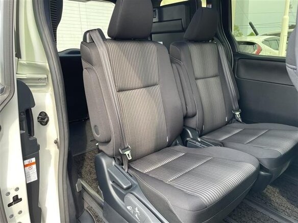 2021 Toyota Voxy III (R80) Рестайлинг, белый, 1790000 рублей - вид 17