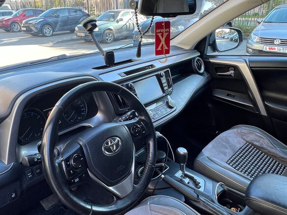 2017 Toyota RAV4 IV (XA40) Рестайлинг, красный, 1899000 рублей - вид 8