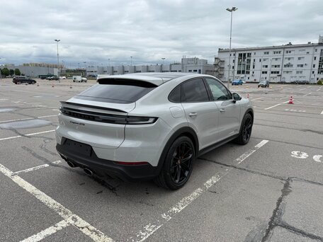 2026 Porsche Cayenne GTS Coupé III Рестайлинг, серый, 24900000 рублей, вид 3