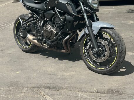 2020 Yamaha MT-07 (FZ-07), серый, 820000 рублей, вид 4