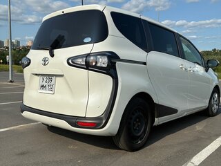 2020 Toyota Sienta II Рестайлинг, белый, 1550000 рублей, вид 2