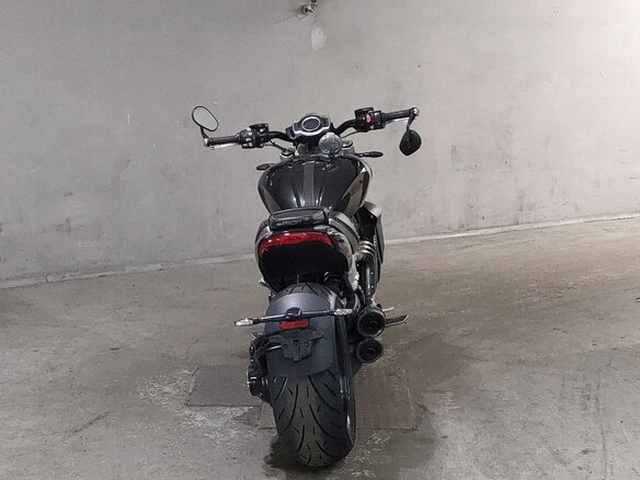 2020 Triumph Rocket 3, чёрный, 1850000 рублей - вид 3