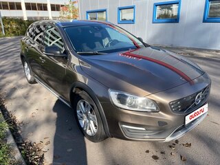 2017 Volvo V60 Cross Country I, коричневый, 1700000 рублей, вид 1