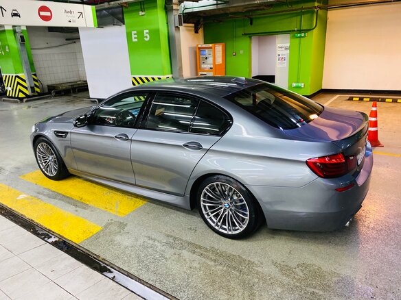 2012 BMW M5, серый - вид 2