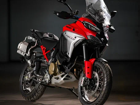 2026 Ducati Multistrada V4, красный, 3590000 рублей, вид 3