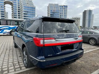 2019 Lincoln Navigator L IV, синий, 8000000 рублей, вид 4
