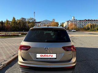 2017 Volkswagen Tiguan II, бежевый, 4000000 рублей, вид 5