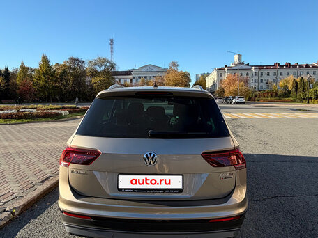 2017 Volkswagen Tiguan II, бежевый, 4000000 рублей, вид 4
