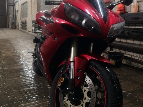 2005 Yamaha YZF-R1, красный, 595000 рублей, вид 2