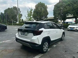 2021 Toyota Yaris L X XP150 Рестайлинг, белый, 1050000 рублей, вид 5