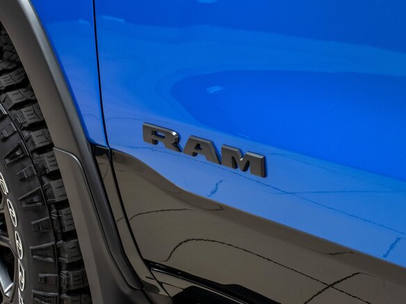 2026 Ram 1500 Crew Cab V Рестайлинг, синий - вид 11