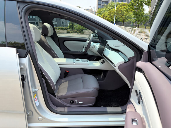2025 Changan Qiyuan A06 28.39 kWh, серебристый, 2370000 рублей - вид 13