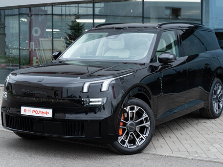 Lynk & Co 900