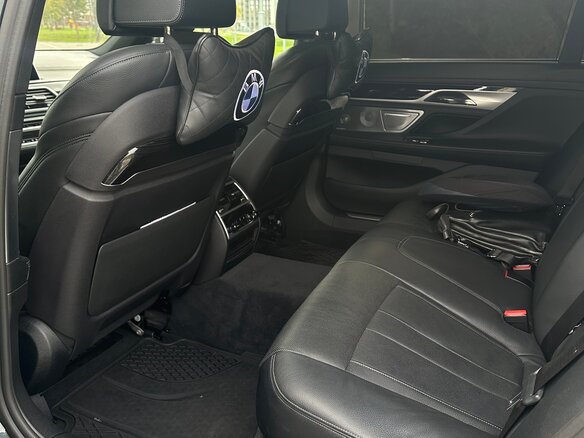 2018 BMW 7 серии Long 740Li xDrive VI (G11/G12), чёрный, 4250000 рублей - вид 5