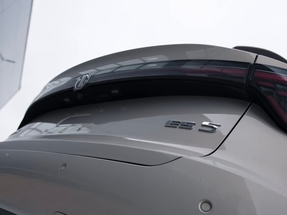 2025 MG ES5 62.2 kWh, серебристый - вид 7