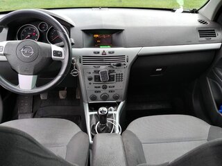 2009 Opel Astra H Рестайлинг, чёрный, 700000 рублей, вид 3