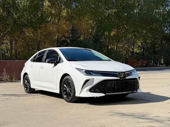 2022 Toyota Corolla XII (E210) Рестайлинг, белый, 1500000 рублей - вид 2