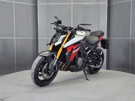 2025 Suzuki GSX-S 1000, серебристый, 1299000 рублей, вид 4