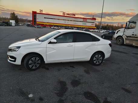 2024 Lada (ВАЗ) Vesta I Рестайлинг (NG), белый, 1285000 рублей, вид 4