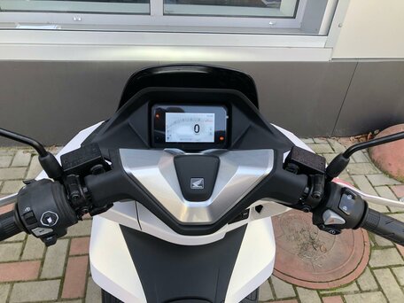 2025 Honda PCX 160, белый, 500000 рублей, вид 5
