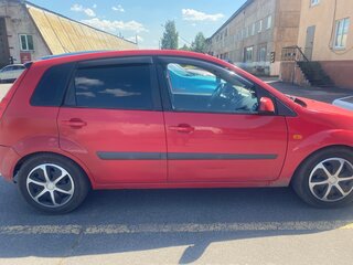 2006 Ford Fiesta Mk5, красный, 240000 рублей, вид 3
