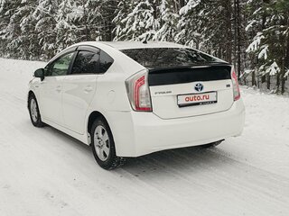 2013 Toyota Prius III Рестайлинг (XW30), белый, 1550000 рублей, вид 4