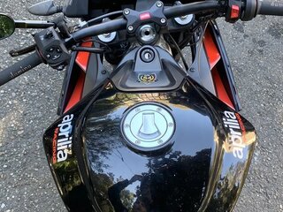 2022 Aprilia Tuono 660, чёрный, 1050000 рублей, вид 5