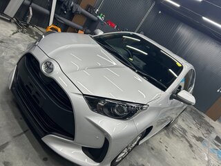 2020 Toyota Yaris IV, серый, 1195000 рублей, вид 1
