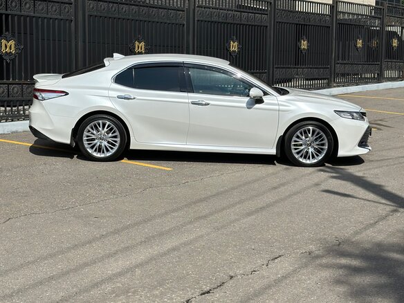 2021 Toyota Camry VIII (XV70), белый, 3050000 рублей - вид 18