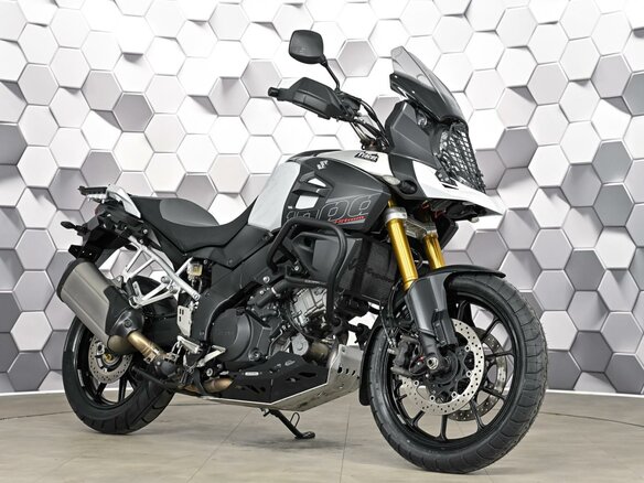 2015 Suzuki V-Strom 1000, белый, 797000 рублей