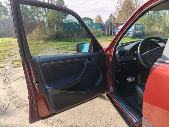 2000 Mercedes-Benz C-Класс 180 I (W202) Рестайлинг, чёрный, 300000 рублей - вид 20