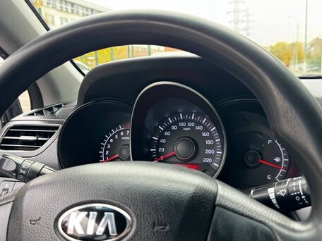 2015 Kia Rio III, серебристый, 480000 рублей, вид 5