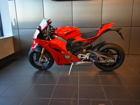 2024 Ducati Panigale V4, красный, 3499000 рублей, вид 3