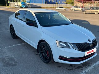 2017 Skoda Octavia III (A7) Рестайлинг, белый, 1410000 рублей, вид 3
