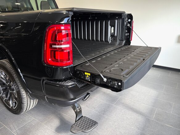 2026 Ram 1500 Crew Cab eTorque V Рестайлинг, чёрный, 11290000 рублей - вид 16